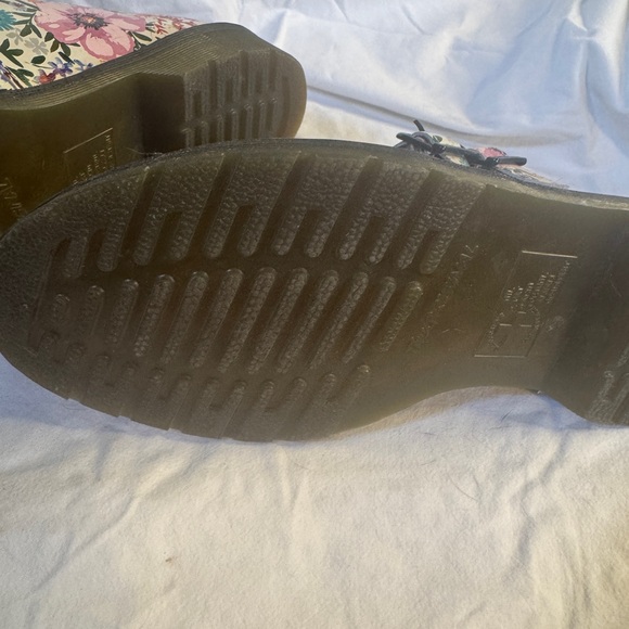 Dr. Martens, women’s 11, flower Mary Jane with Black Insole - Picture 5 of 5